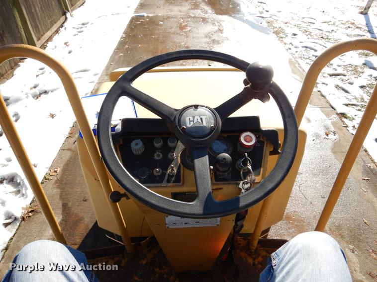 image for item DB9358 2000 Caterpillar CB214D double drum roller