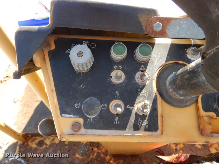 image for item DB9358 2000 Caterpillar CB214D double drum roller