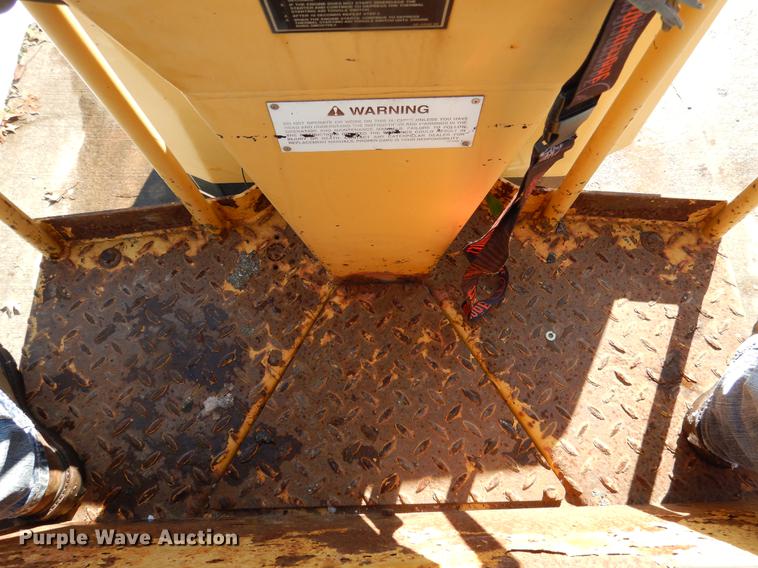 image for item DB9358 2000 Caterpillar CB214D double drum roller