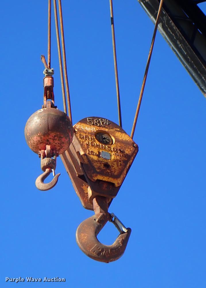 image for item DG2897 1974 American 4260 crane