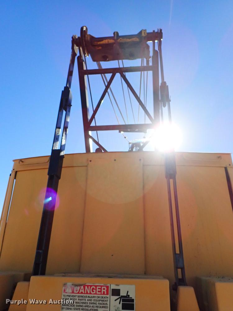 image for item DG2897 1974 American 4260 crane