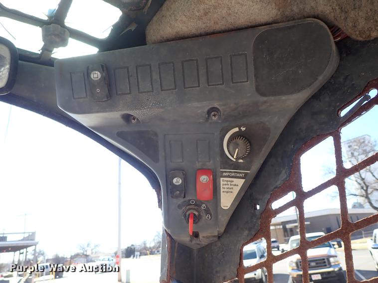 image for item DG2903 2010 John Deere 318D skid steer