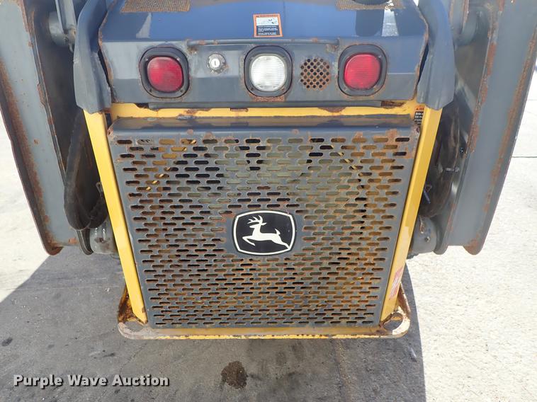 image for item DG2903 2010 John Deere 318D skid steer