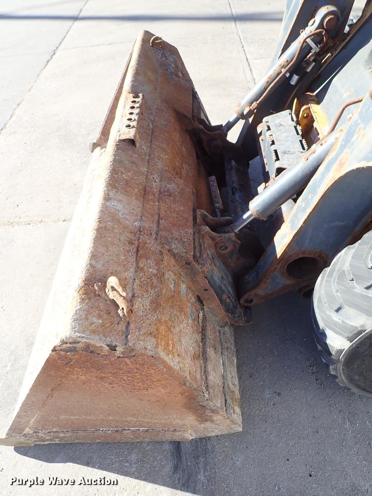 image for item DG2903 2010 John Deere 318D skid steer