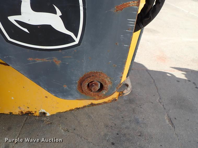 image for item DG2903 2010 John Deere 318D skid steer