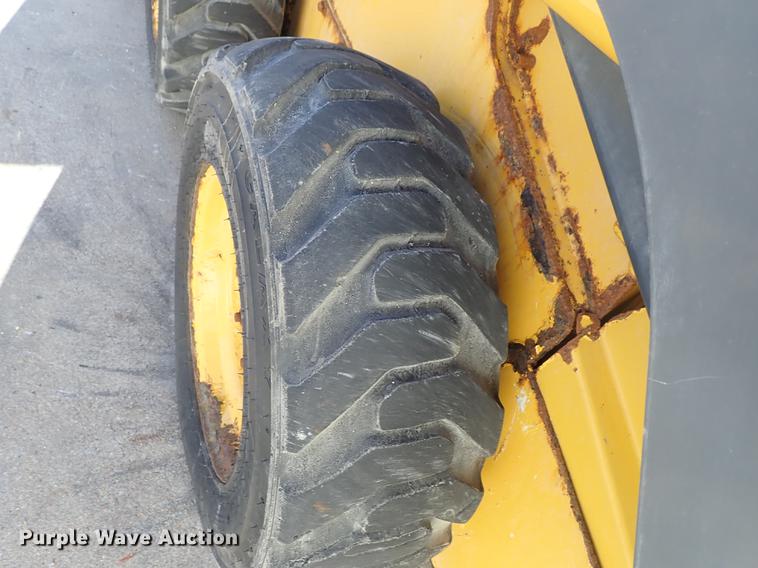 image for item DG2903 2010 John Deere 318D skid steer