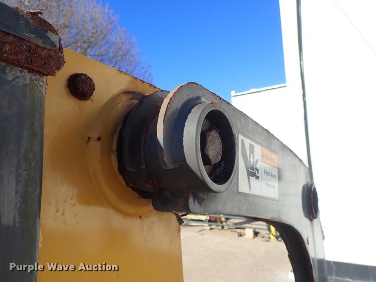 image for item DG2903 2010 John Deere 318D skid steer