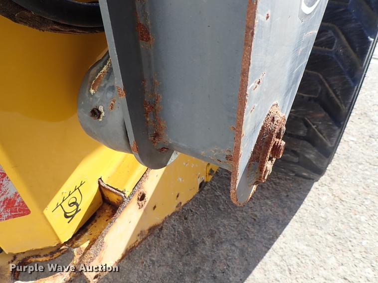 image for item DG2903 2010 John Deere 318D skid steer