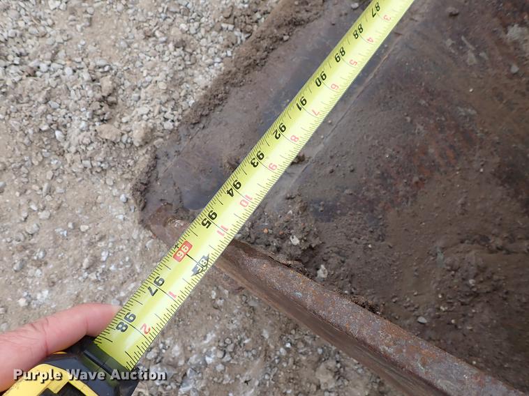 image for item DG2911 1999 John Deere 410E backhoe