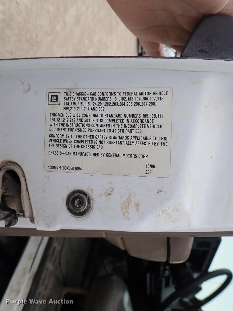 image for item DG2913 1999 GMC C7500 service truck