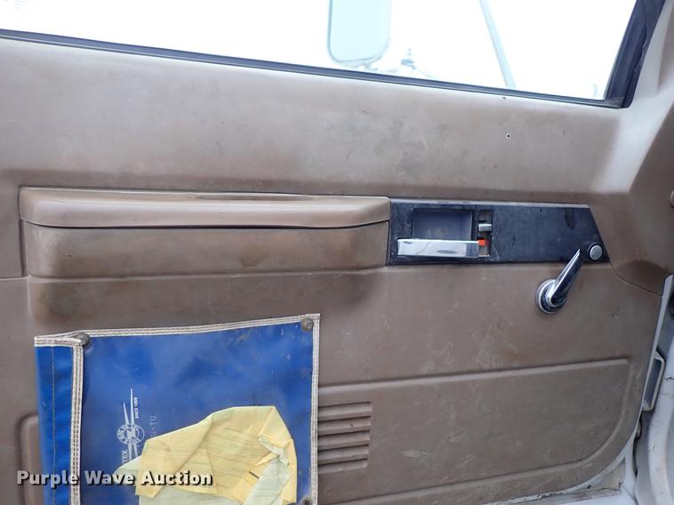 image for item DG2913 1999 GMC C7500 service truck