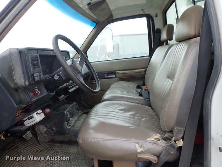 image for item DG2913 1999 GMC C7500 service truck