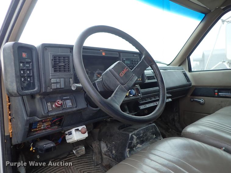 image for item DG2913 1999 GMC C7500 service truck