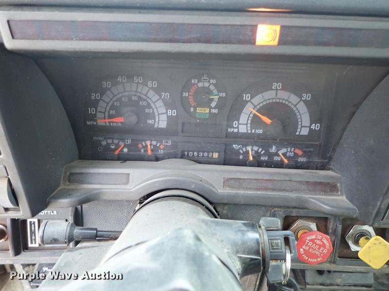 image for item DG2913 1999 GMC C7500 service truck