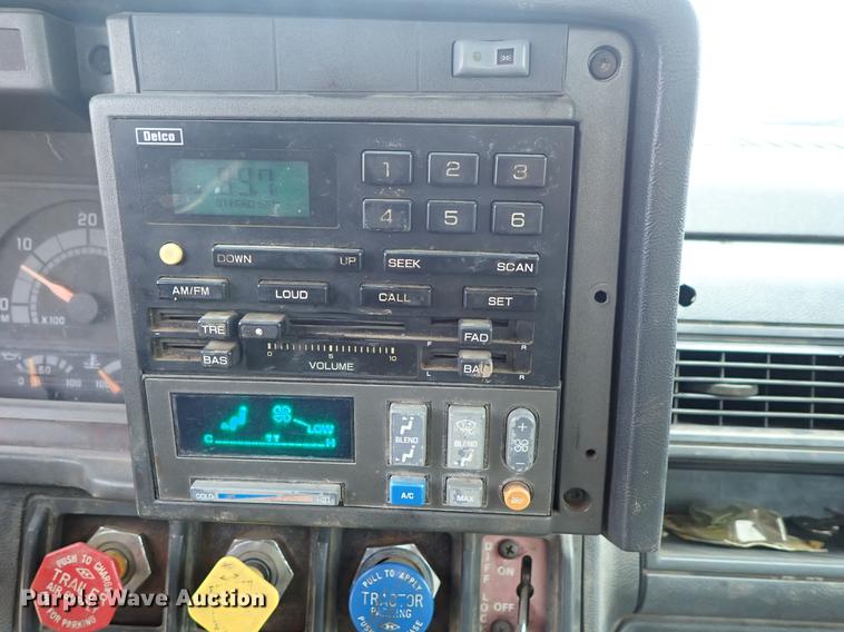 image for item DG2913 1999 GMC C7500 service truck