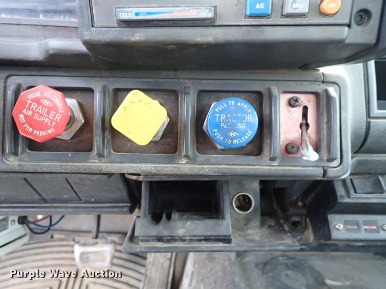 image for item DG2913 1999 GMC C7500 service truck