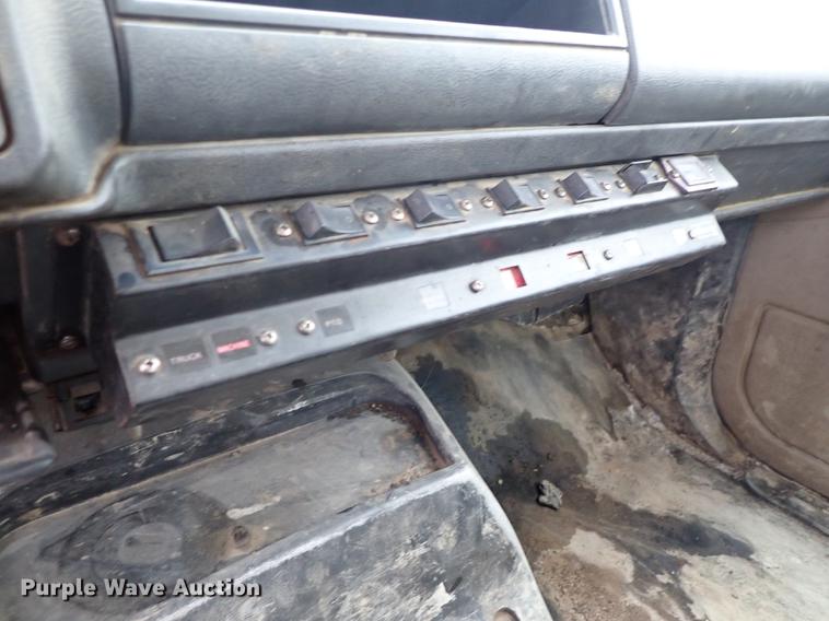 image for item DG2913 1999 GMC C7500 service truck