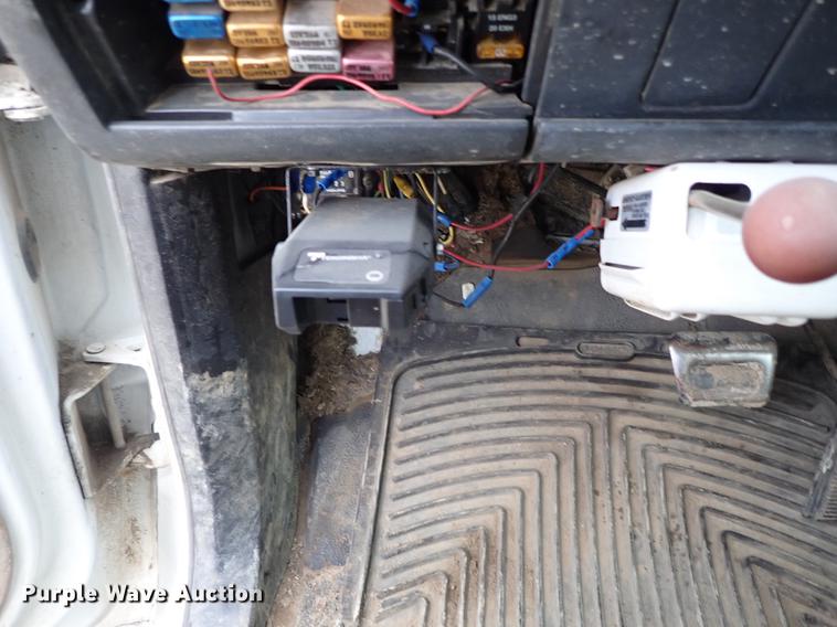 image for item DG2913 1999 GMC C7500 service truck