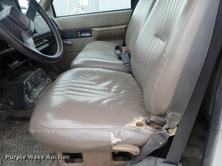 image for item DG2913 1999 GMC C7500 service truck