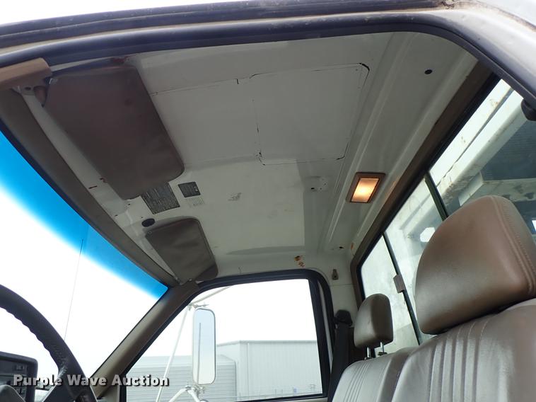 image for item DG2913 1999 GMC C7500 service truck