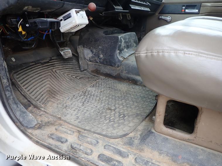 image for item DG2913 1999 GMC C7500 service truck