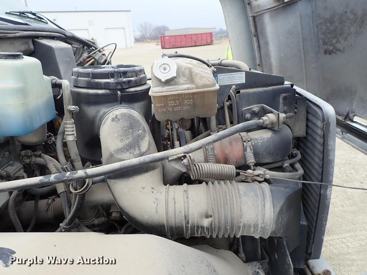 image for item DG2913 1999 GMC C7500 service truck