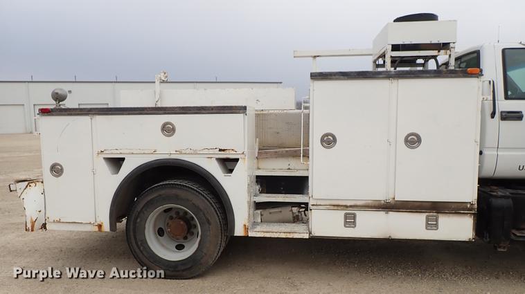 image for item DG2913 1999 GMC C7500 service truck