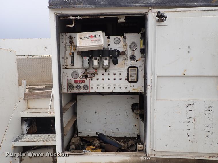 image for item DG2913 1999 GMC C7500 service truck