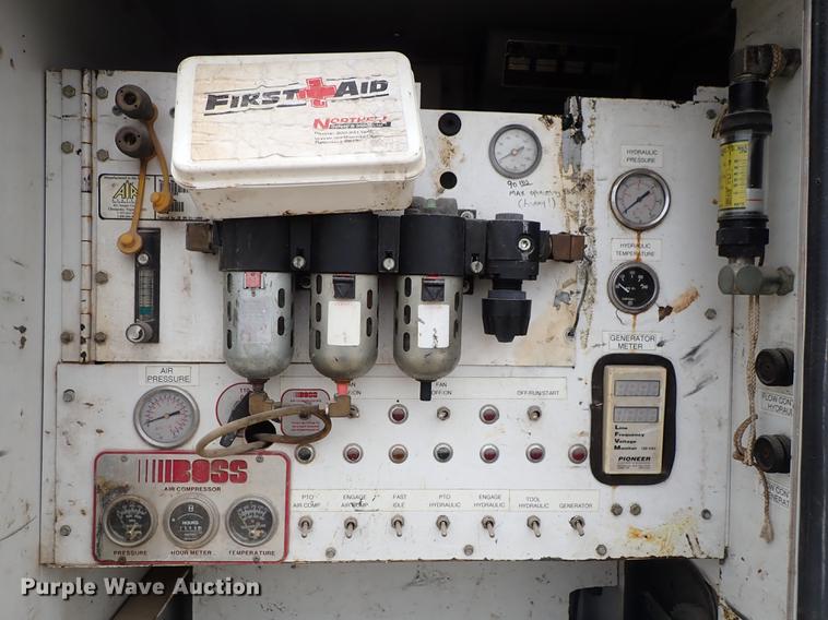 image for item DG2913 1999 GMC C7500 service truck