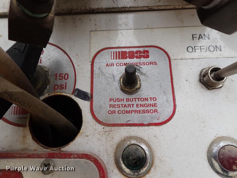 image for item DG2913 1999 GMC C7500 service truck