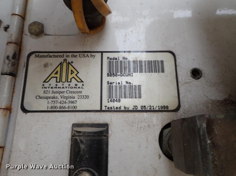 image for item DG2913 1999 GMC C7500 service truck