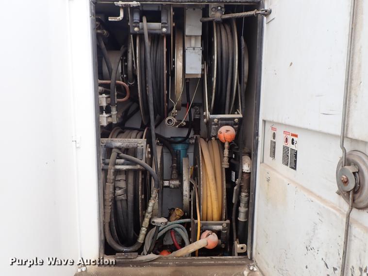 image for item DG2913 1999 GMC C7500 service truck