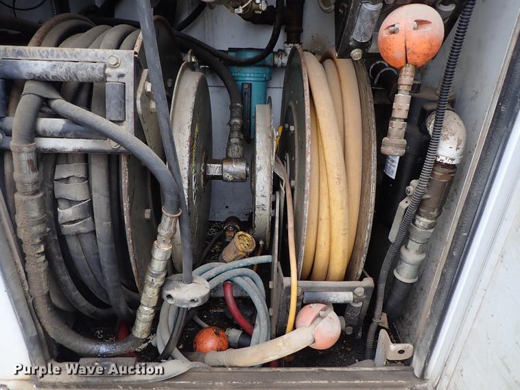 image for item DG2913 1999 GMC C7500 service truck