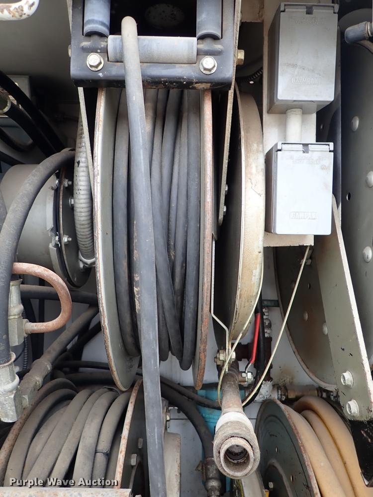 image for item DG2913 1999 GMC C7500 service truck