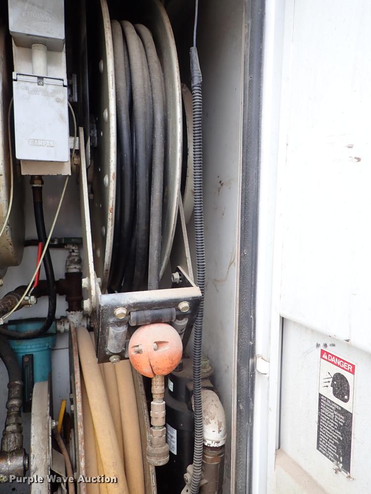 image for item DG2913 1999 GMC C7500 service truck