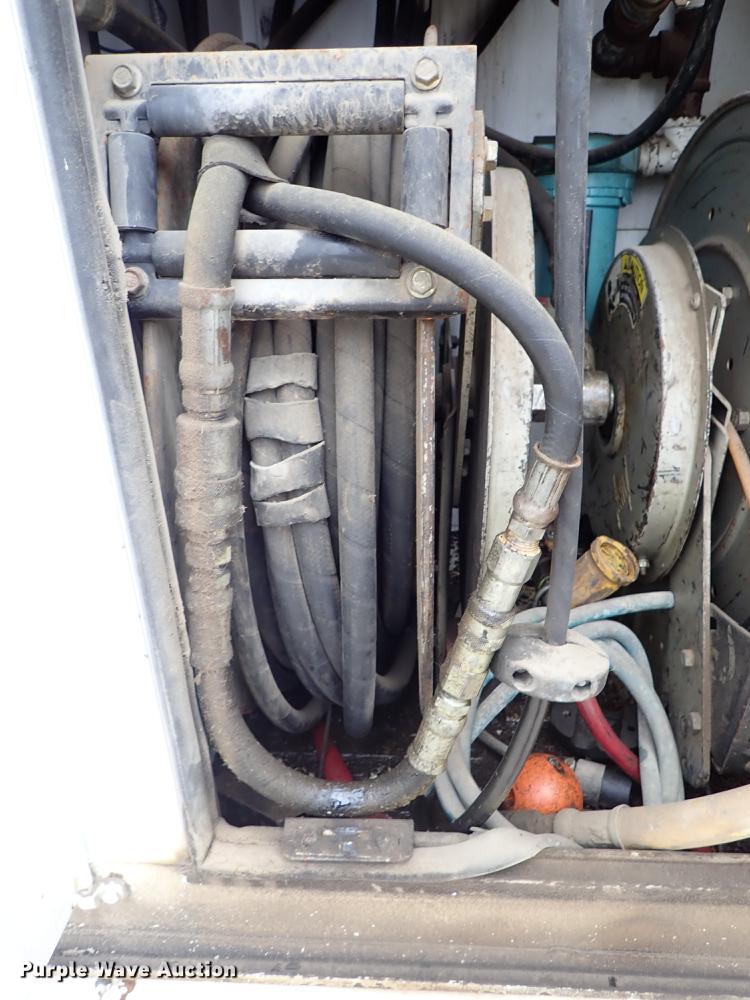 image for item DG2913 1999 GMC C7500 service truck