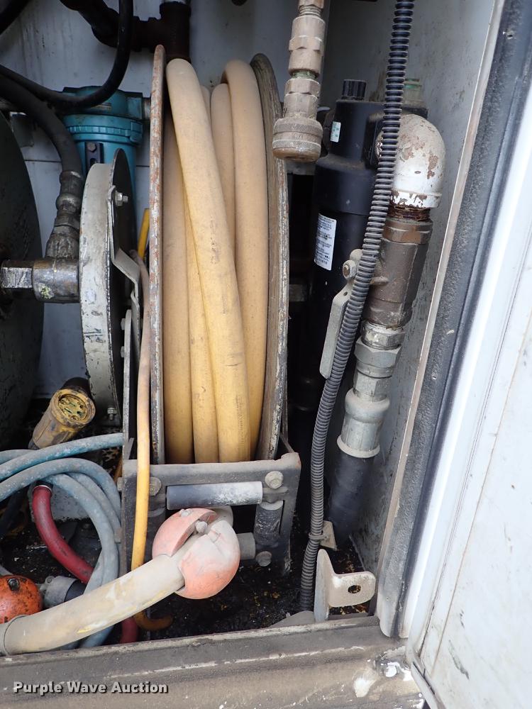 image for item DG2913 1999 GMC C7500 service truck