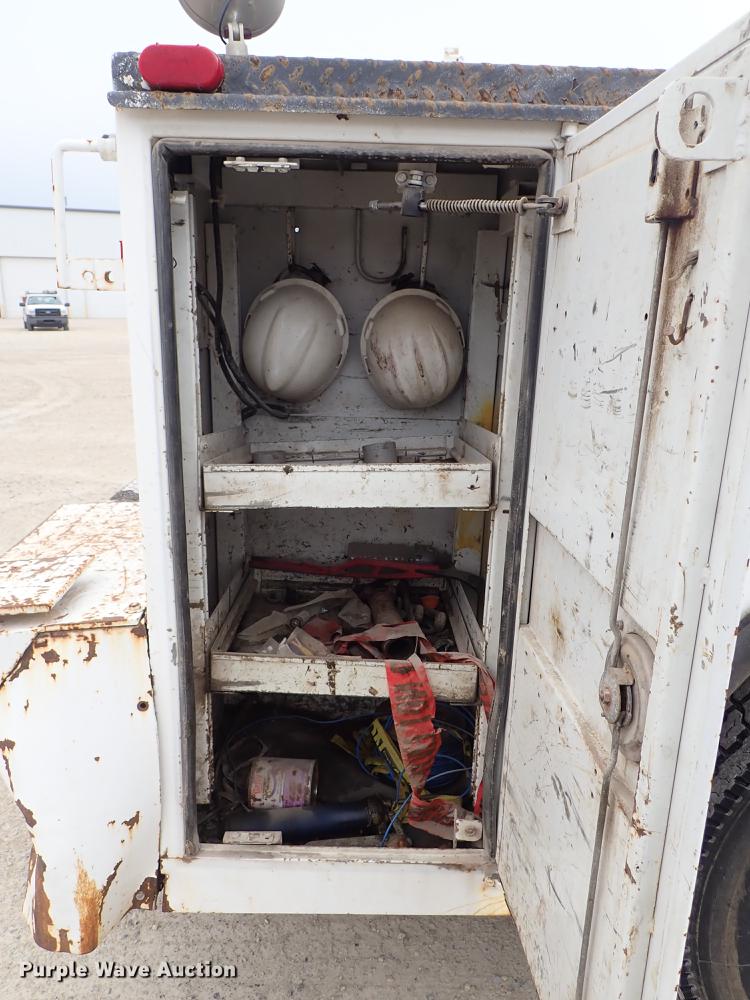 image for item DG2913 1999 GMC C7500 service truck