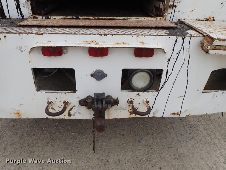 image for item DG2913 1999 GMC C7500 service truck