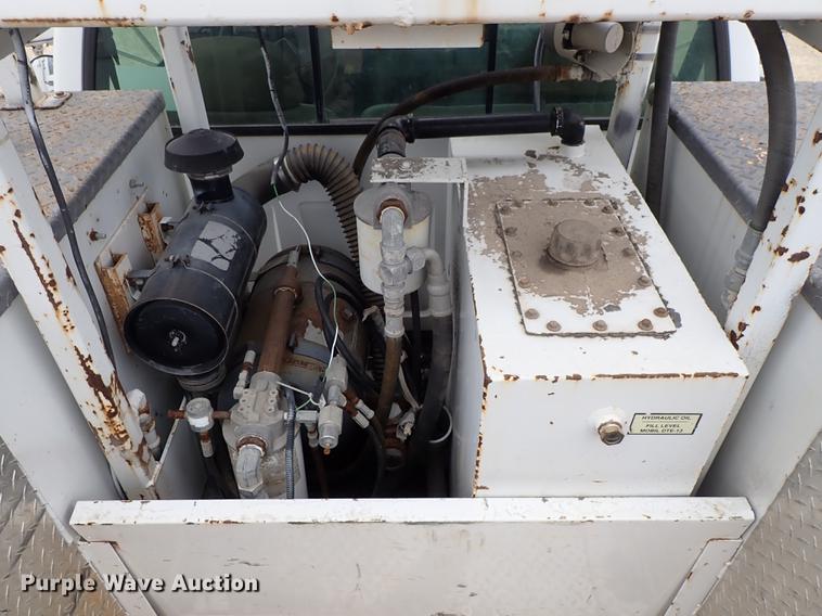 image for item DG2913 1999 GMC C7500 service truck