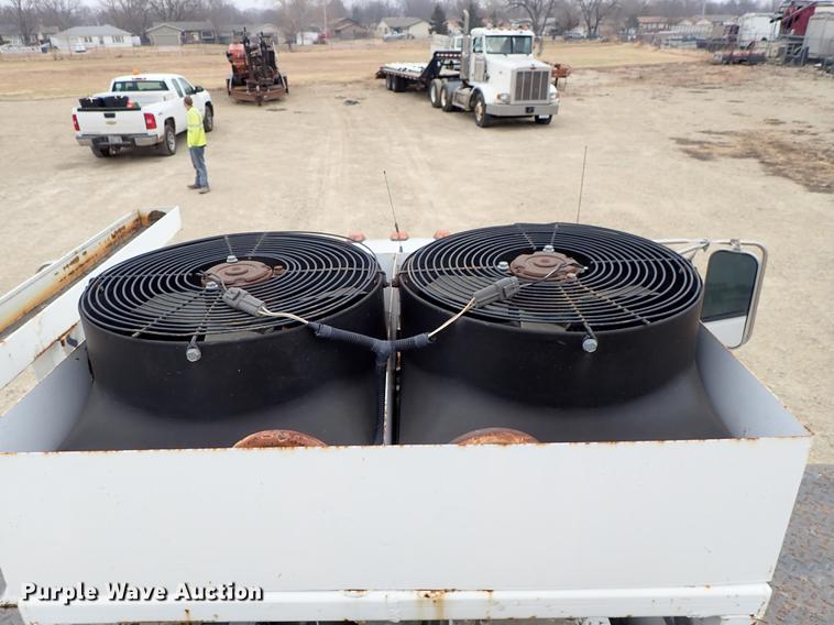 image for item DG2913 1999 GMC C7500 service truck