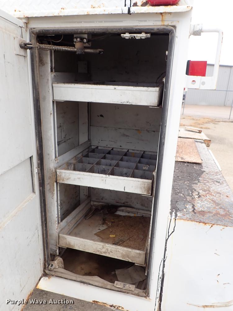 image for item DG2913 1999 GMC C7500 service truck