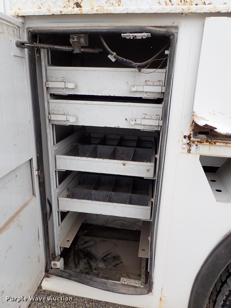 image for item DG2913 1999 GMC C7500 service truck