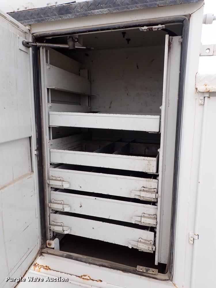 image for item DG2913 1999 GMC C7500 service truck