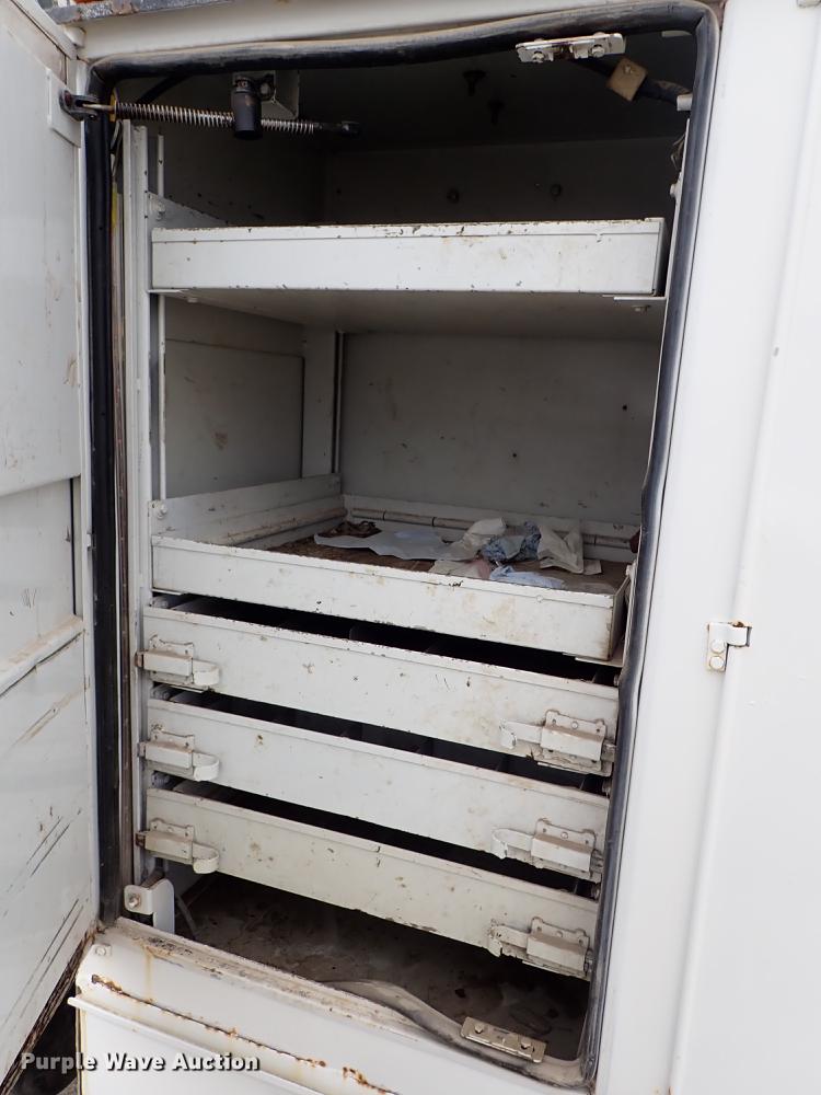 image for item DG2913 1999 GMC C7500 service truck