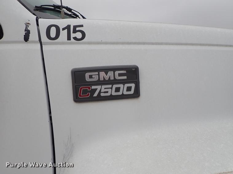 image for item DG2913 1999 GMC C7500 service truck