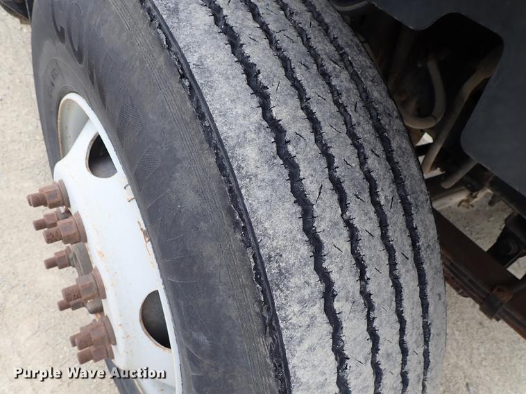 image for item DG2913 1999 GMC C7500 service truck