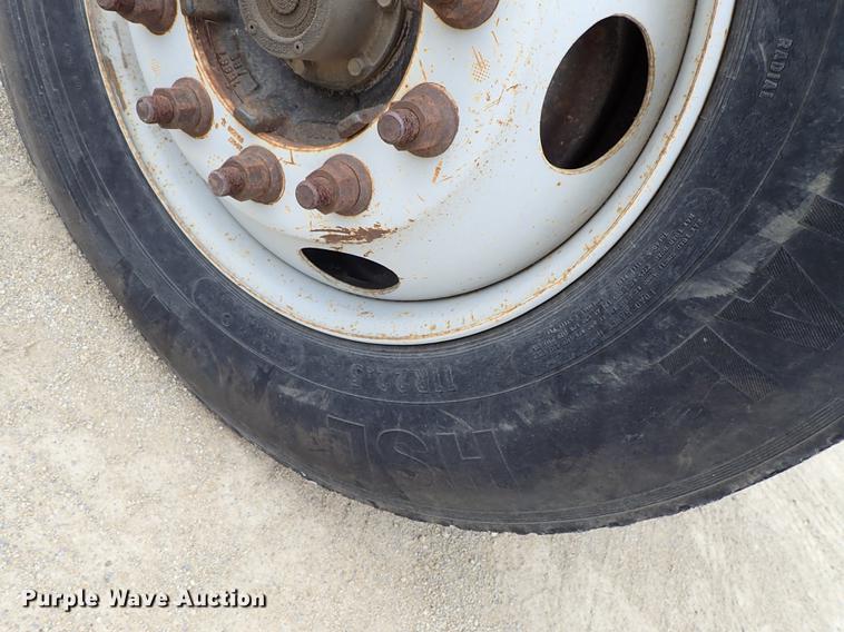 image for item DG2913 1999 GMC C7500 service truck