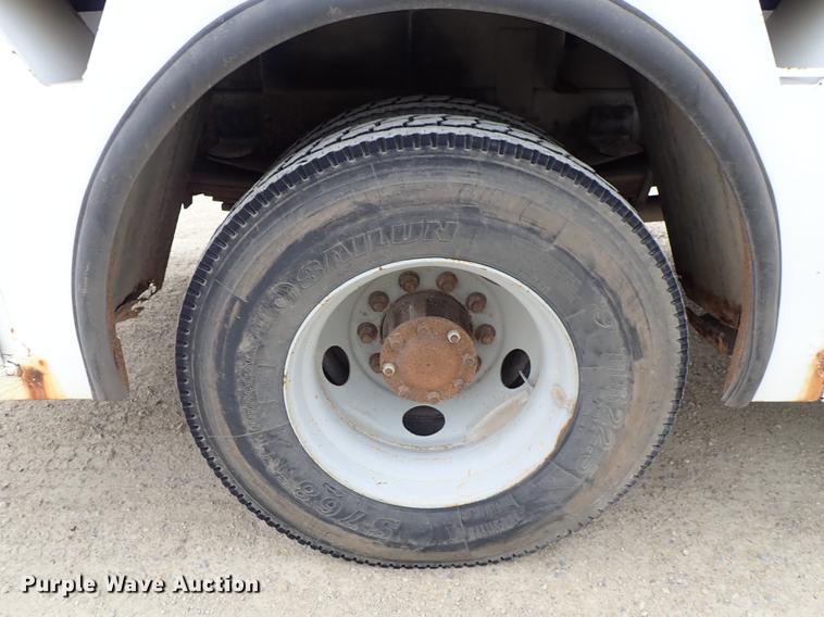 image for item DG2913 1999 GMC C7500 service truck