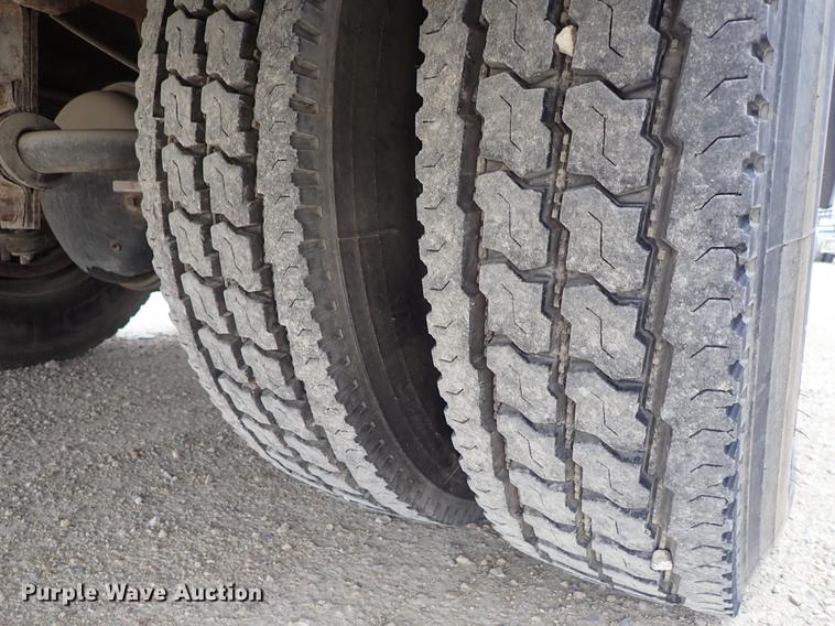 image for item DG2913 1999 GMC C7500 service truck